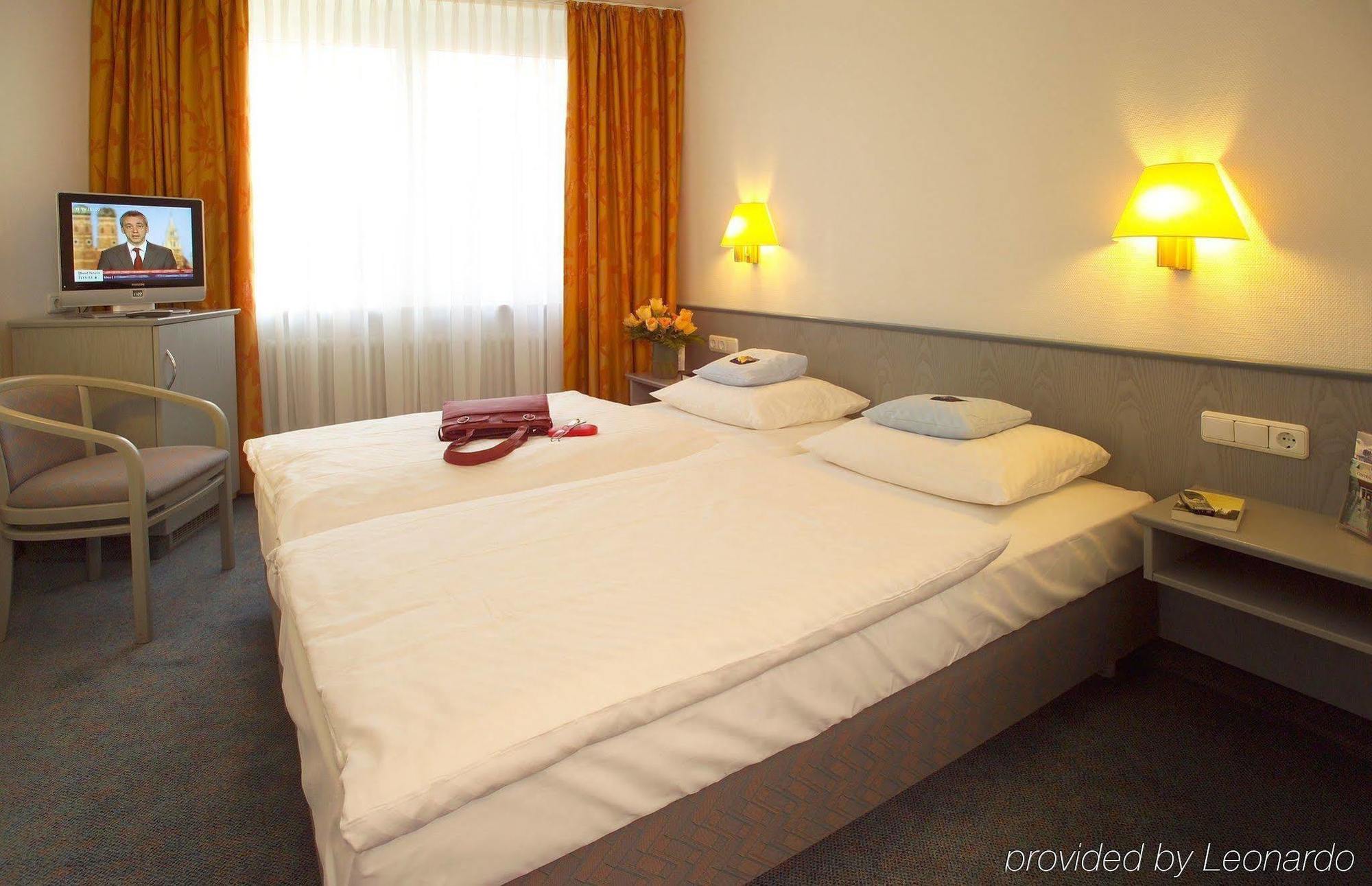 Central Hotel Эшборн Экстерьер фото
