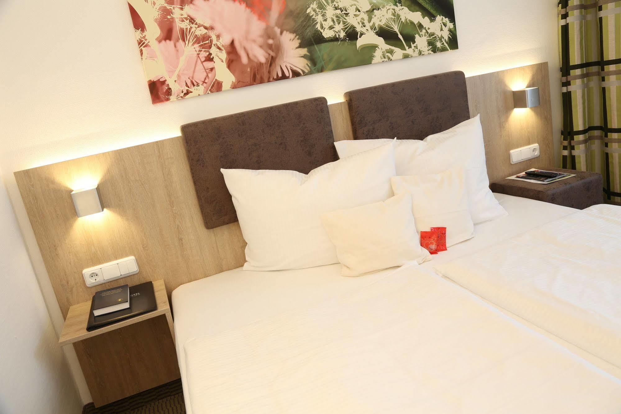 Central Hotel Эшборн Экстерьер фото