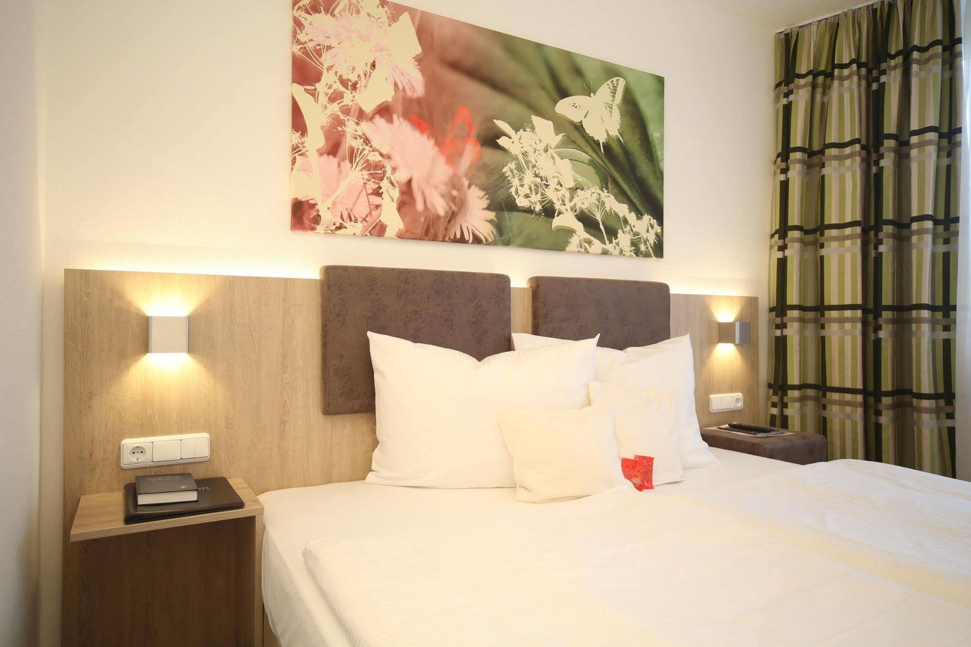Central Hotel Эшборн Экстерьер фото